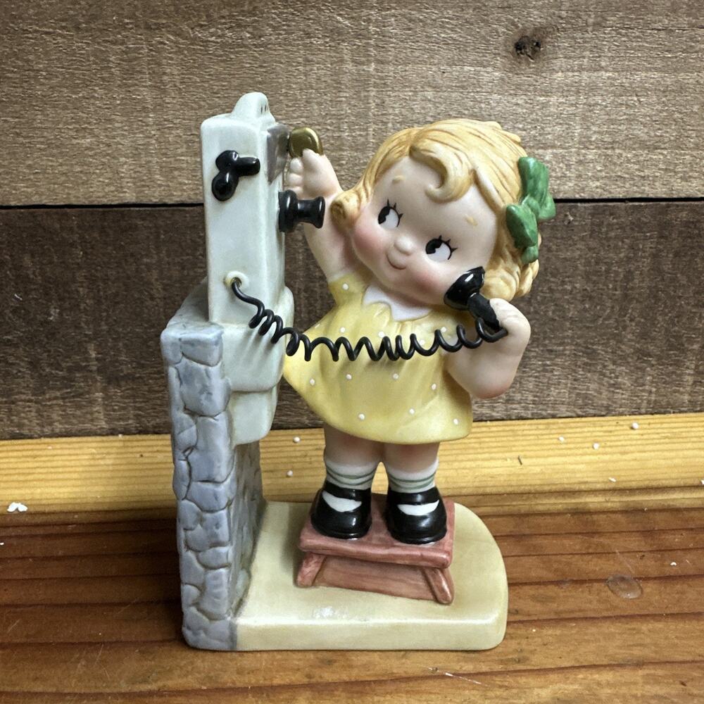 Collectible Campbell Kids Porcelain Figurine - Did You Hear! - # 3496/10000